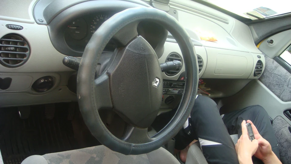 Renault Kangoo Жовтий коник) 2