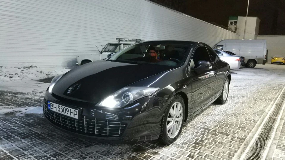 Renault Laguna Coupe the smartest 3