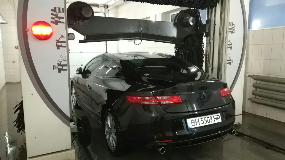 Renault Laguna Coupe the smartest 5