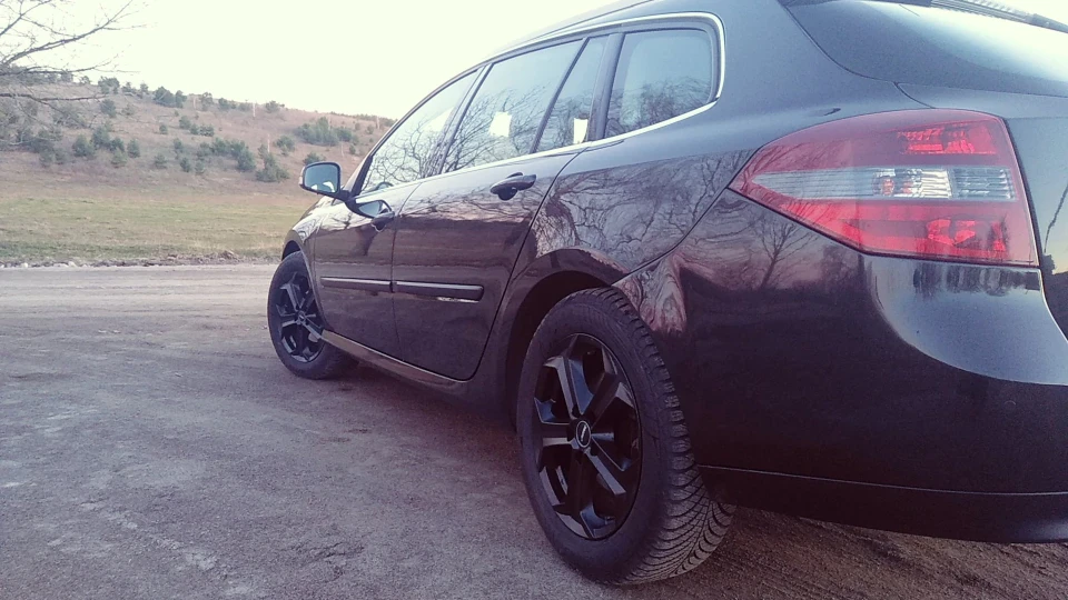 Renault Laguna Ластівка