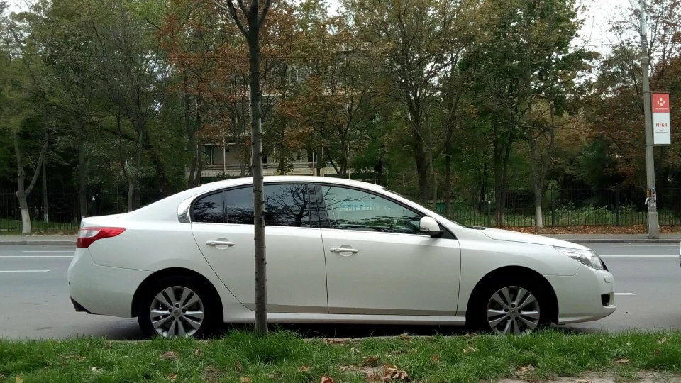 Renault Latitude 2.0 CVT Dynamique 3