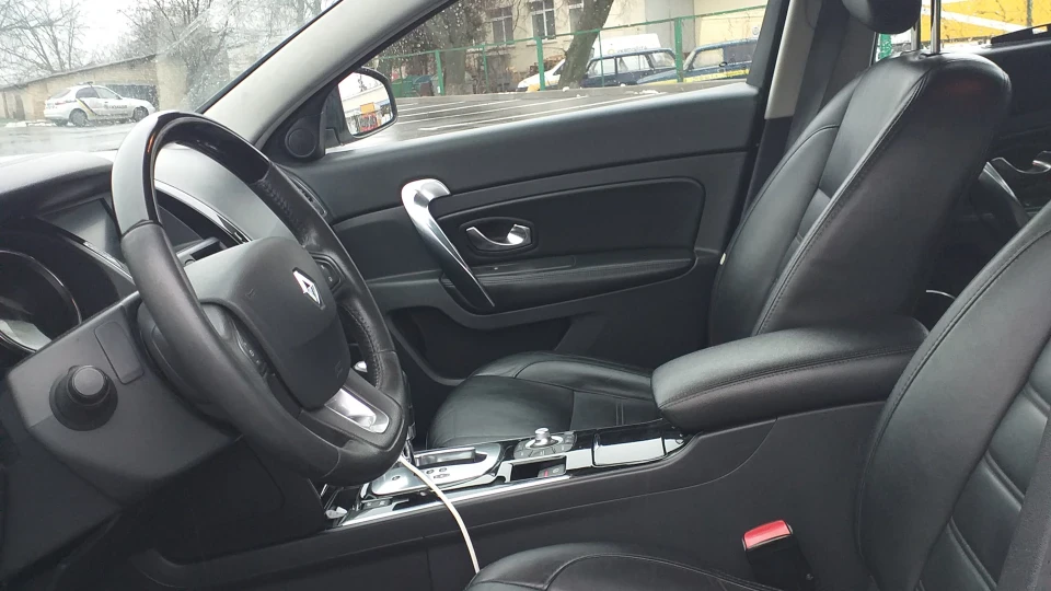 Renault Latitude 2.0 dci 175hp