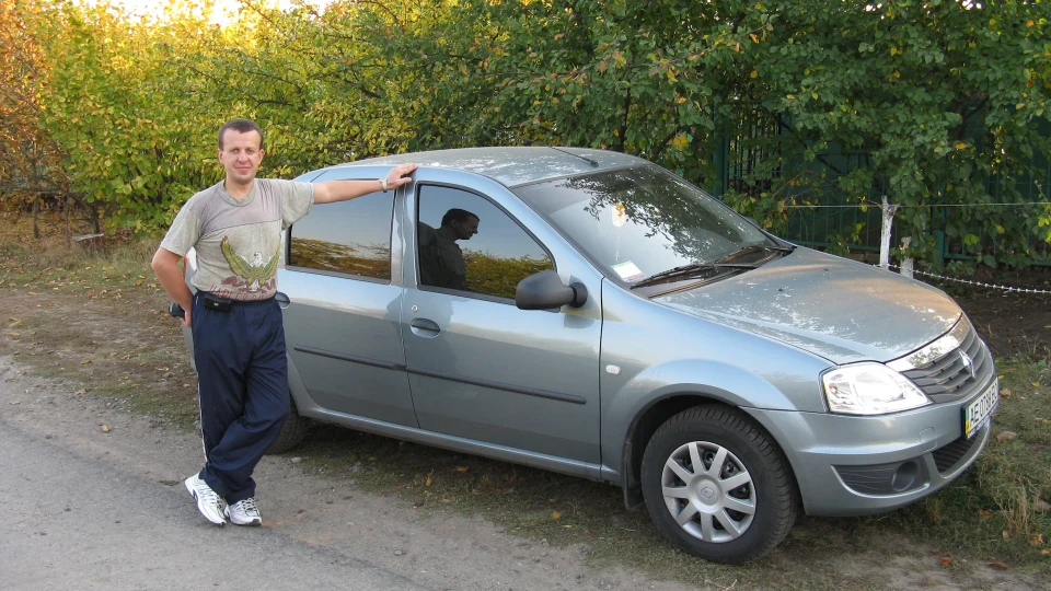 Renault Logan 1,4 бензин сіро-блакитний 2