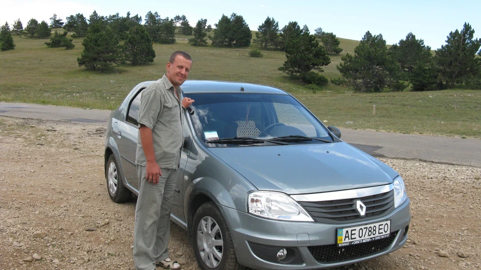 Renault Logan 1,4 бензин сіро-блакитний 4