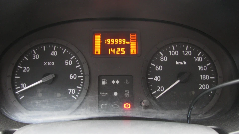 Renault Logan ♛1.6 mpi ☝ 5