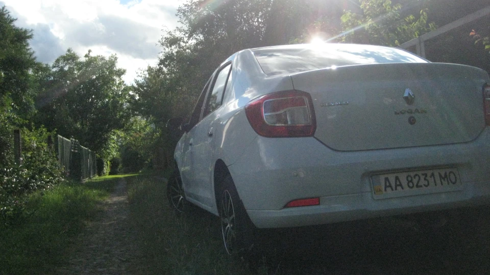 Renault Logan Біла Красуня シ シ シ