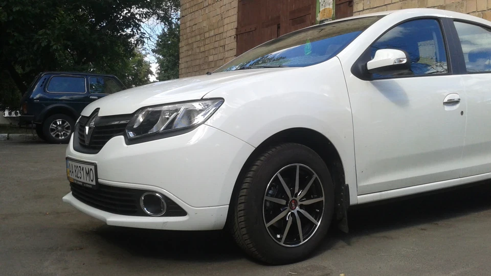 Renault Logan Біла Красуня シ シ シ 3