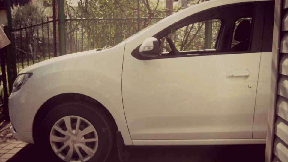 Renault Logan Біла Красуня シ シ シ 4