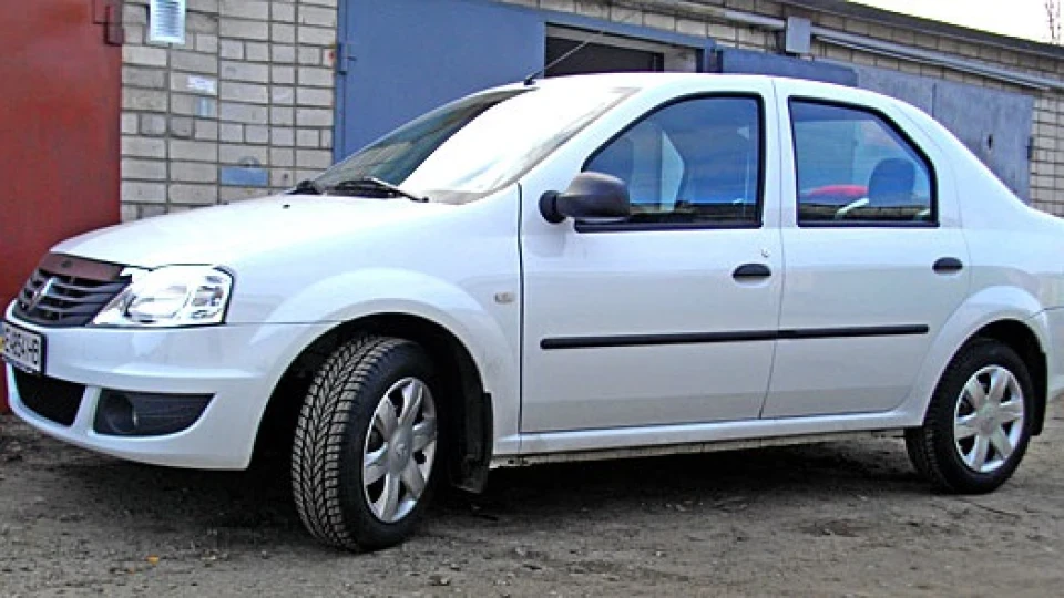 Renault Logan Білий лебідь