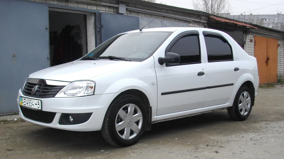 Renault Logan Білий лебідь 2