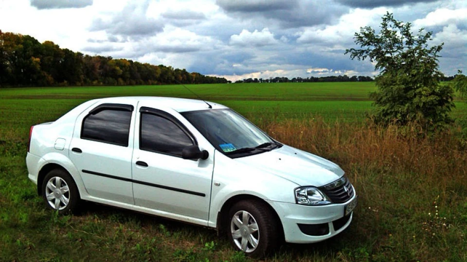 Renault Logan Білий лебідь 3