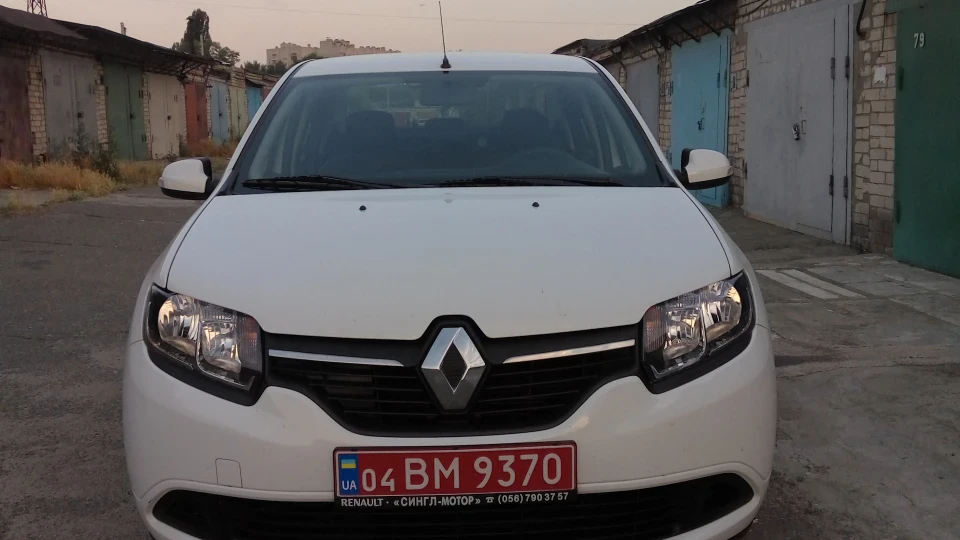 Renault Logan Білий 2