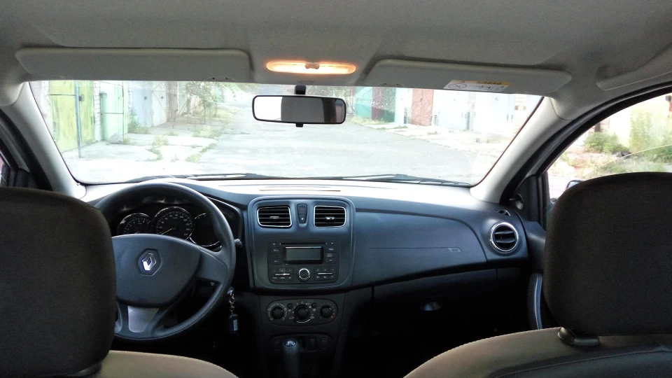 Renault Logan Білий 5