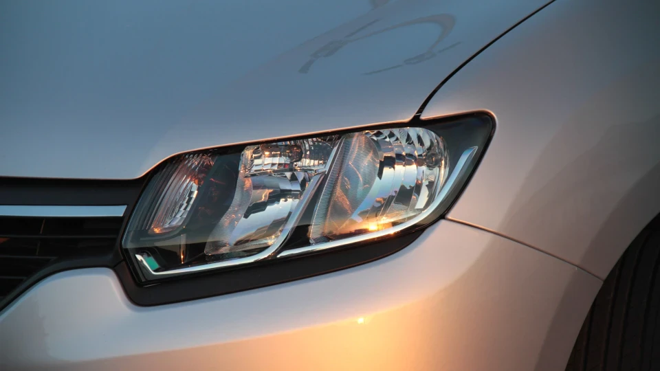 Renault Logan Румунський трактор 4