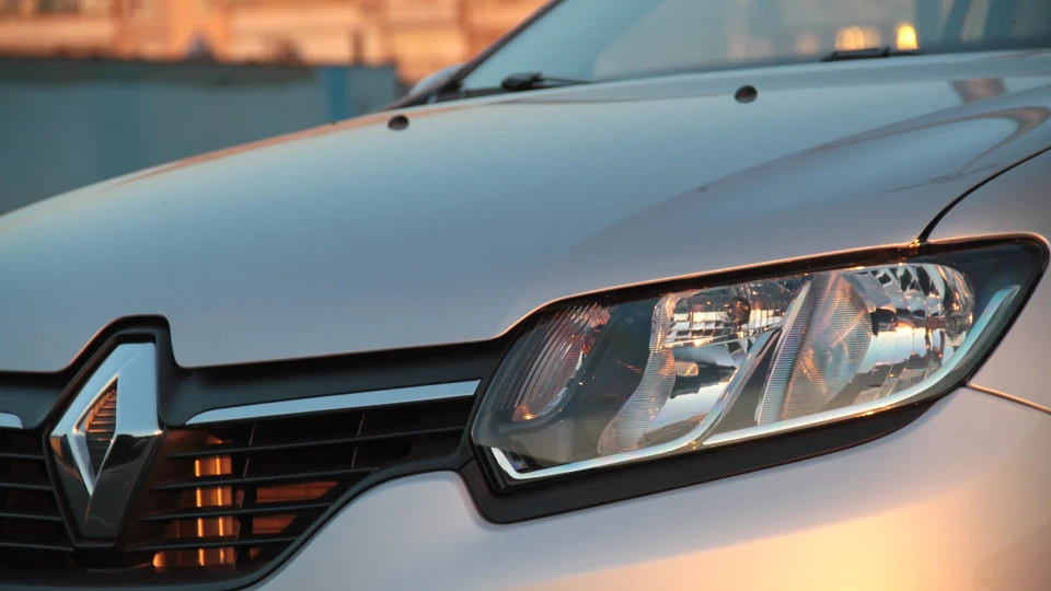 Renault Logan Румунський трактор 5