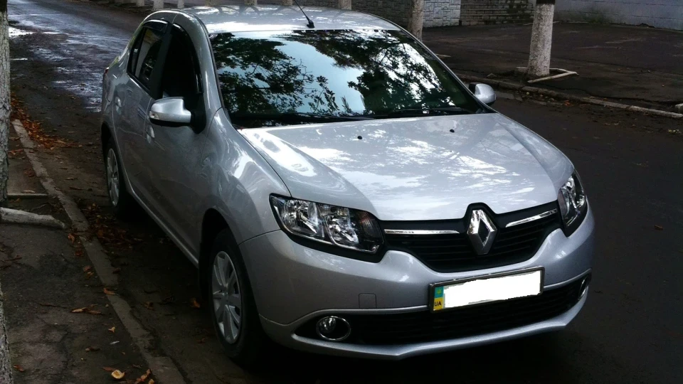 Renault Logan Сіра платина