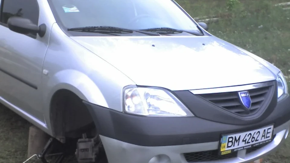 Renault Logan сріблястий. 1,4 бензин 3