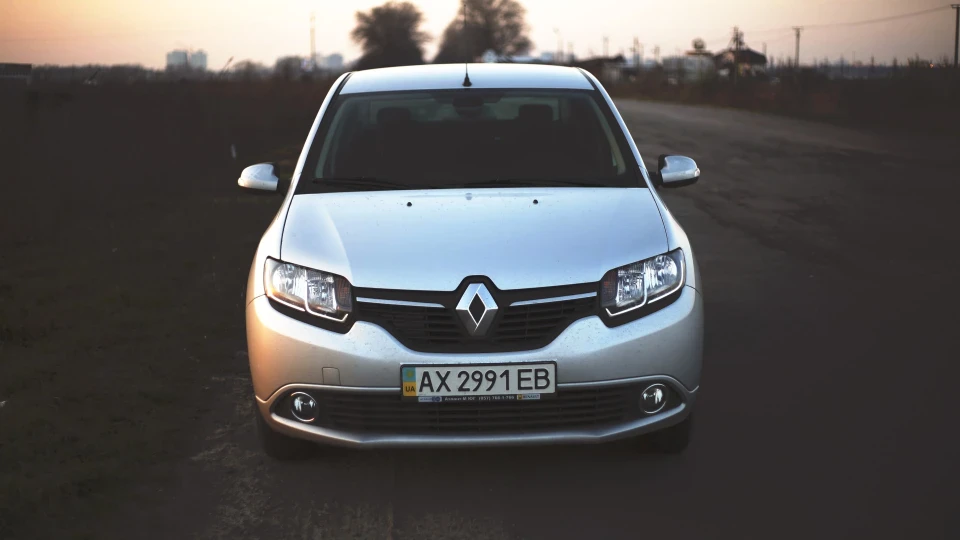 Renault Logan Silver Estel 3