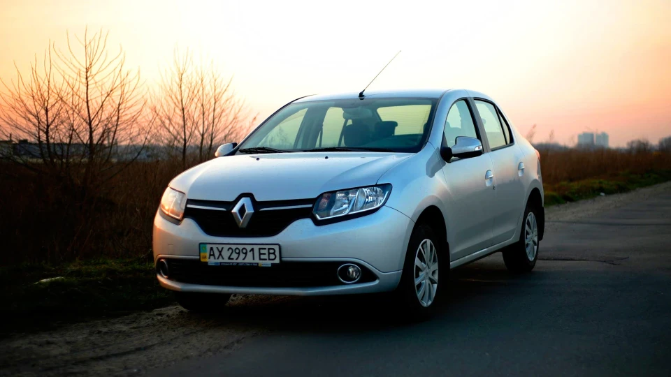 Renault Logan Silver Estel 4