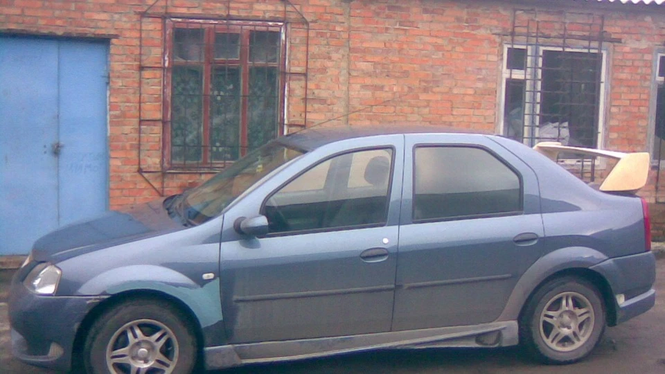 Renault Logan синій мінерал 3