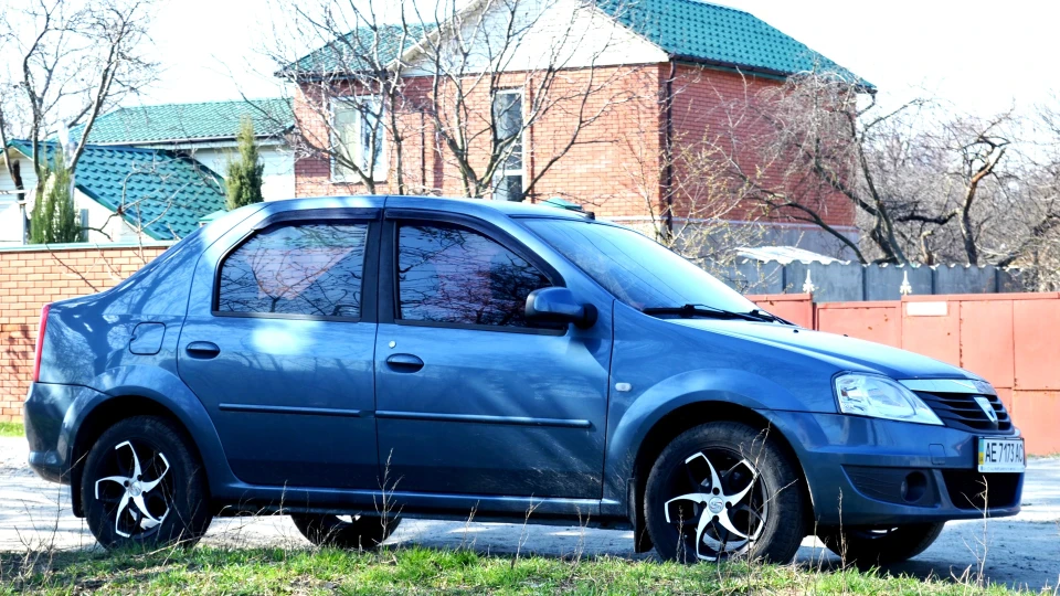 Renault Logan Синій мінерал