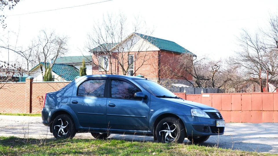 Renault Logan Синій мінерал 2