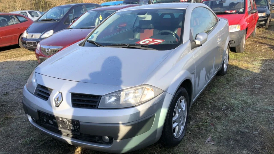 Renault Megane CC, що з'їхав дах вKARMANN