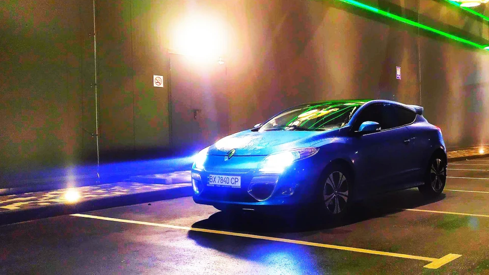 Renault Megane Coupe "Ice Blue" 2