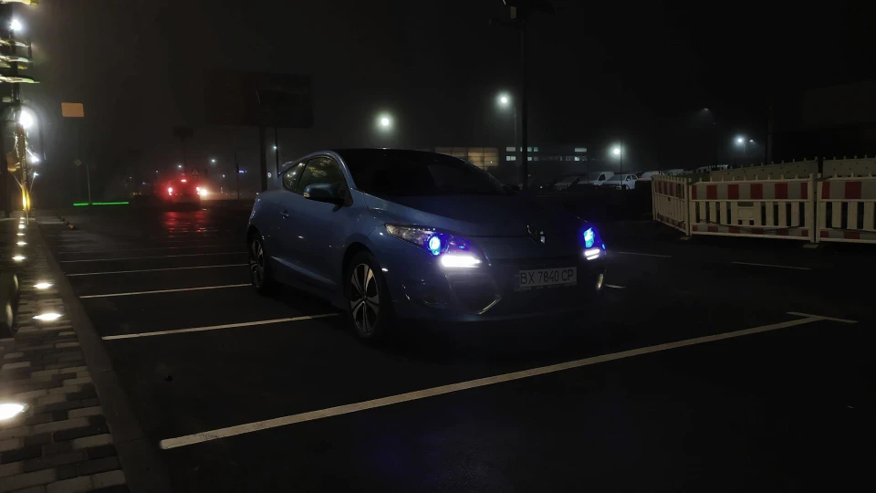 Renault Megane Coupe "Ice Blue" 4