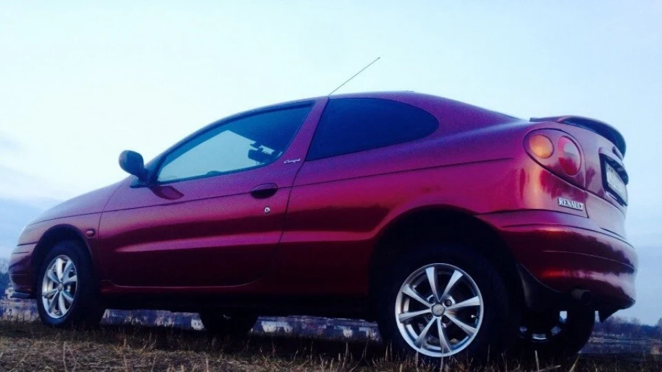 Renault Megane Coupe Манерна француженка 4