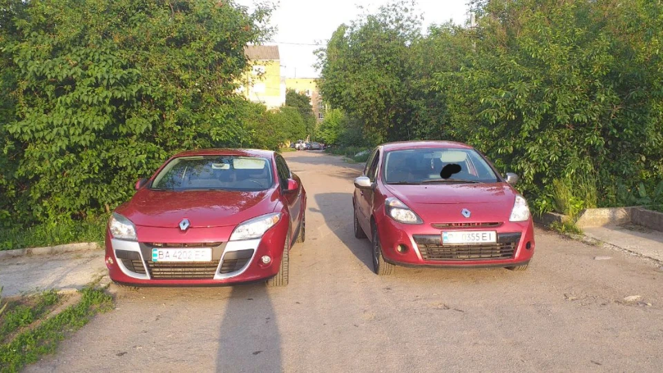 Renault Megane Coupe Друга і теж вишня)