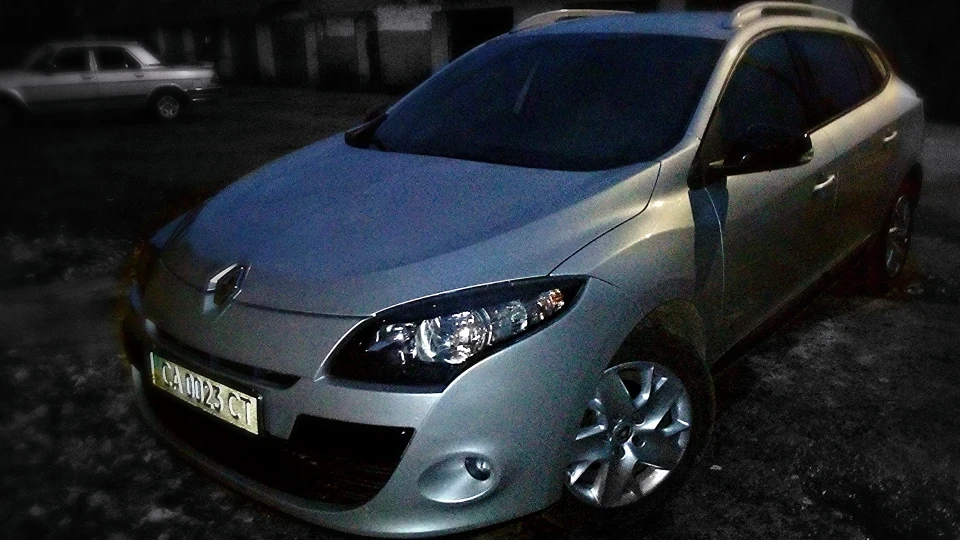 Renault Megane Sport Tourer Сіра каструлька) 2