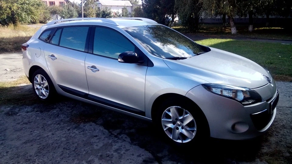 Renault Megane Sport Tourer Сіра каструлька) 3