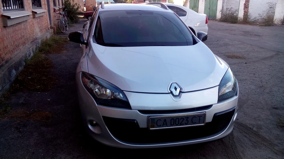 Renault Megane Sport Tourer Сіра каструлька) 4