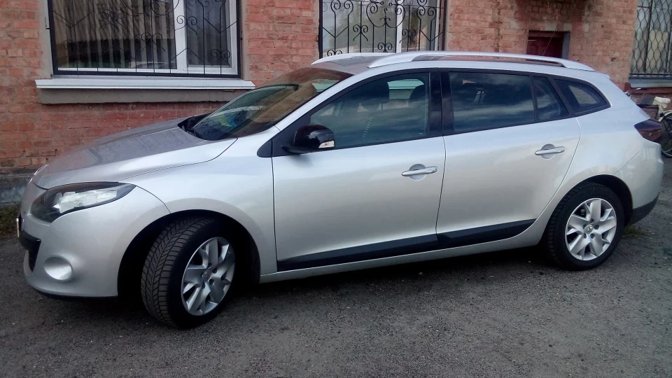 Renault Megane Sport Tourer Сіра каструлька) 5