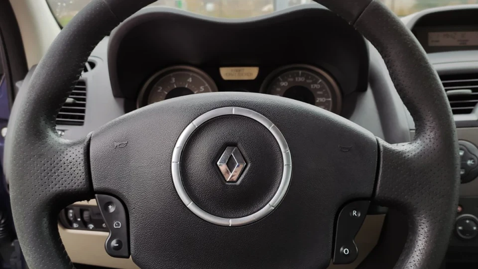 Renault Megane 1.6АТ газ/бензин 4