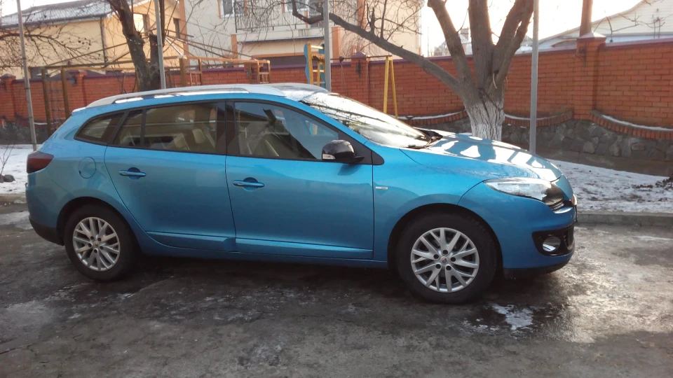 Renault Megane BOSE =Majorelle blue= 3