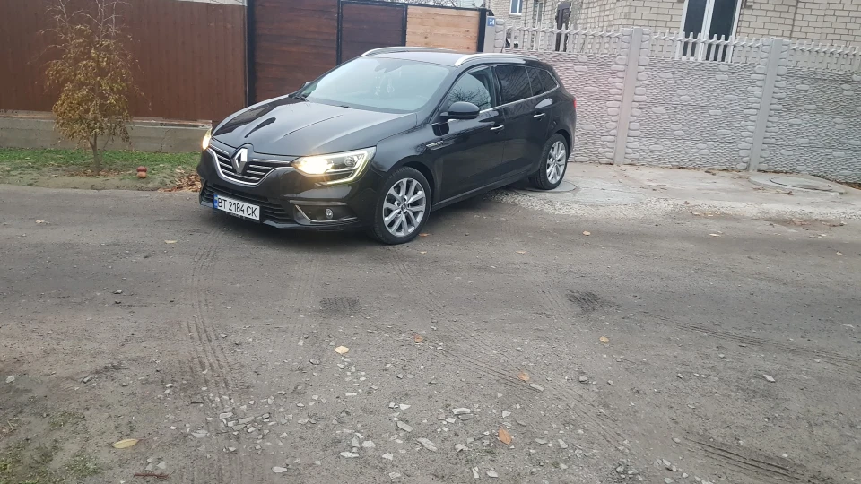 Renault Megane чорна пантера