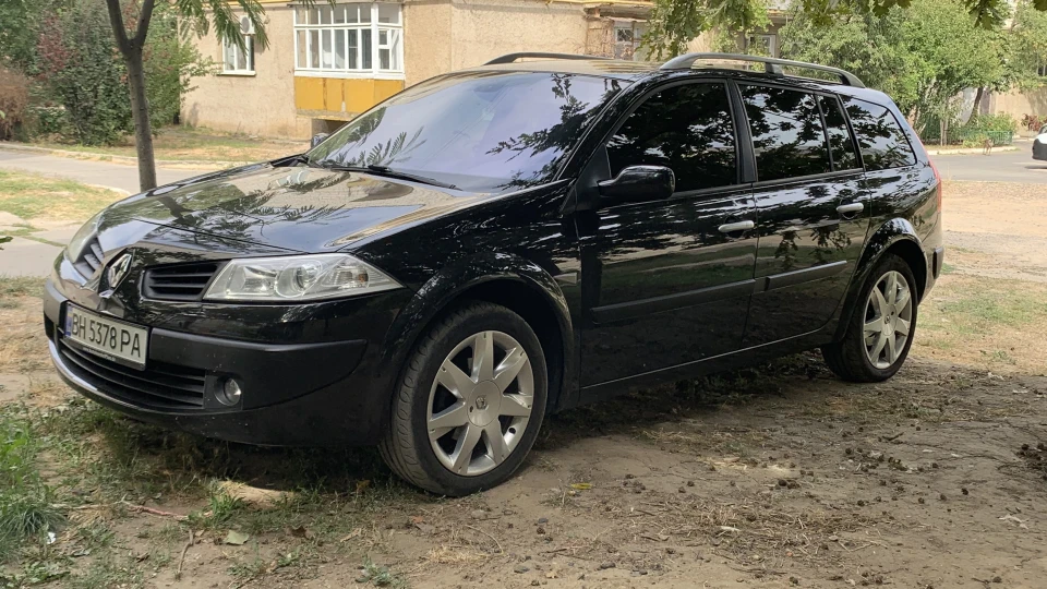 Renault Megane Чорний баклажан