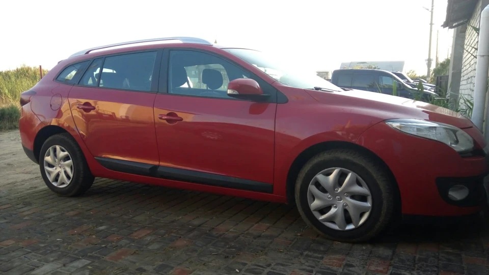 Renault Megane French red pepper 3