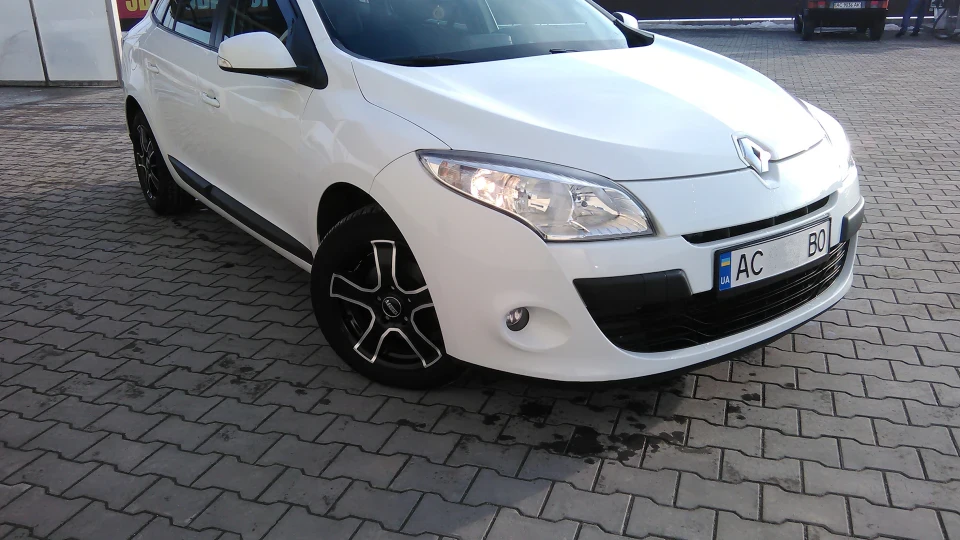 Renault Megane GRANDTOUR WHITE LINE 4