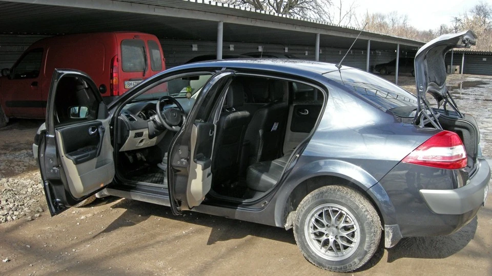 Renault Megane II- B66 СЕРЕ ЗАТМІННЯ 2