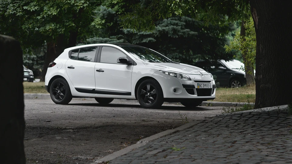 Renault Megane "Initiale Lviv" 2