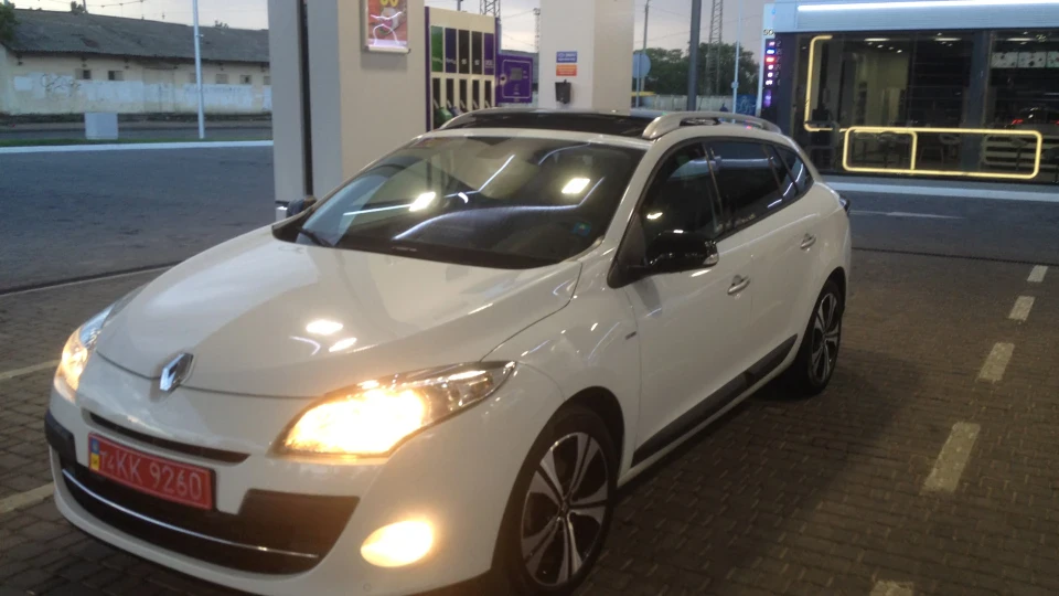 Renault Megane Панорамний дах, Bose ; 2