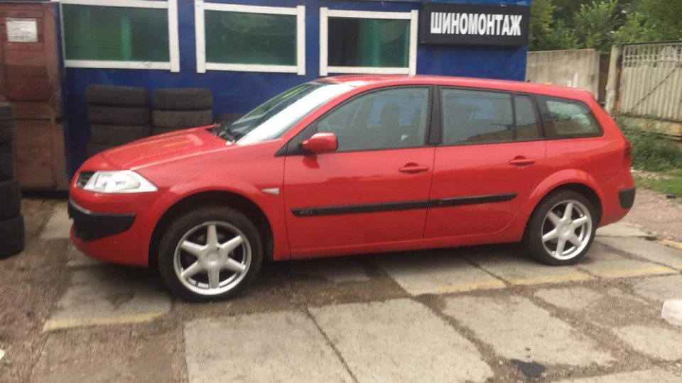 Renault Megane Red Vegetable 2