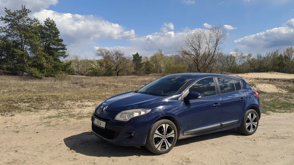 Renault Megane Royal blue 3