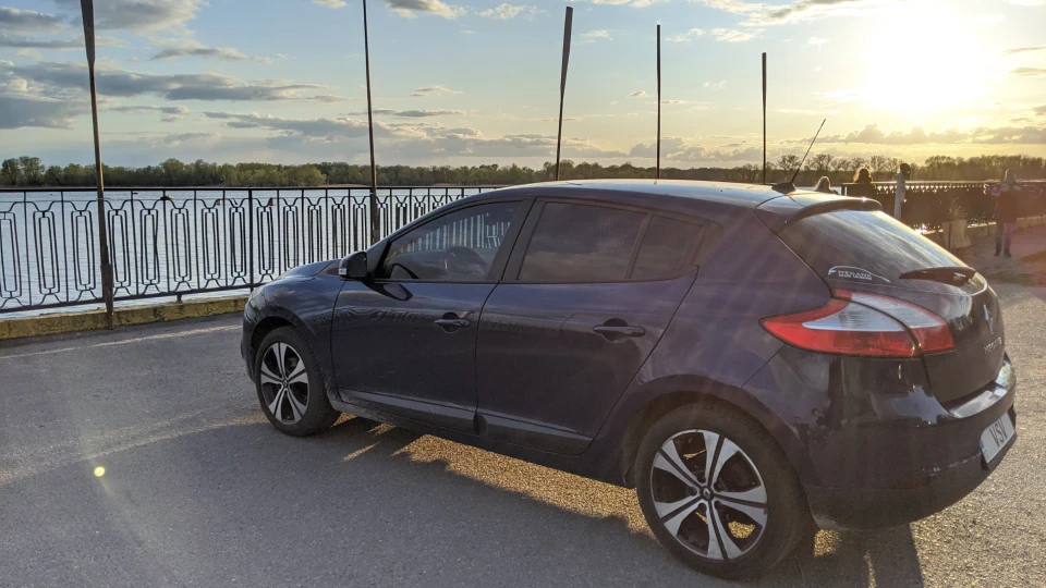 Renault Megane Royal blue 4