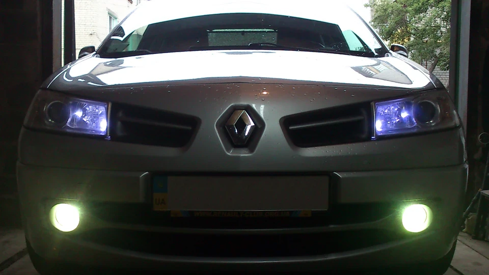 Renault Megane сріблястий металік 2