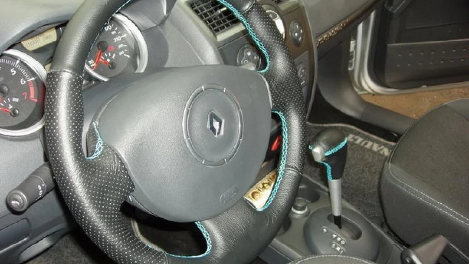 Renault Megane сріблястий металік 3