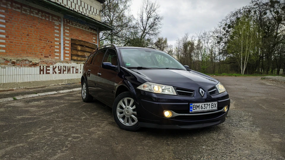 Renault Megane Синя іскра.
